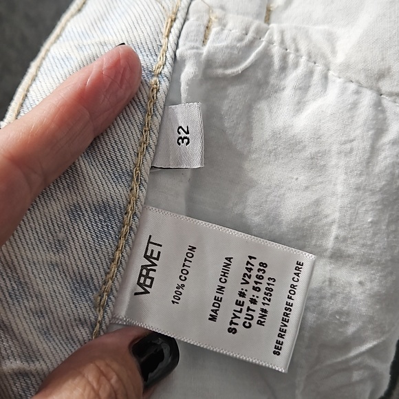 Distressed Light denim - Picture 2 of 5